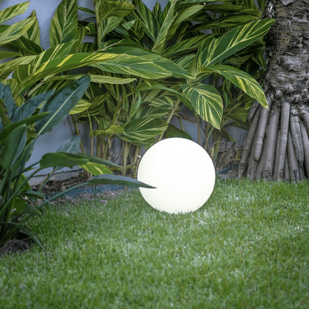 LUMINARIA ESFERA EM POLIETILENO 65CM