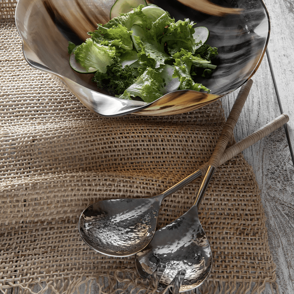 TALHER DE SALADA MARTELADO AQUILA DE METAL E VIME 28CM COM 2